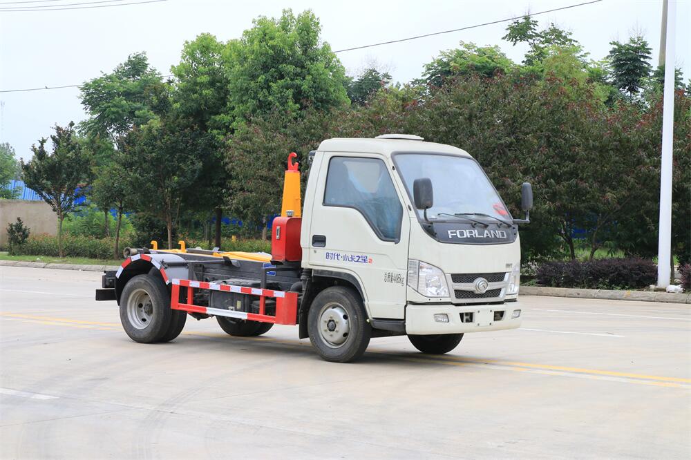 3方勾臂垃圾車(chē)-福田小卡2柴油生活垃圾3方勾臂垃圾車(chē)廠家